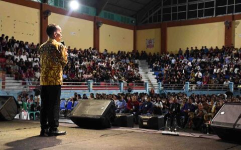 Bala-Ronny Hadiri KKR Akbar di Sintang, Ribuan Jemaat Padati GOR Apang Semangai