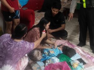 Bayi Laki-Laki Ditemukan di Depan Ruko, Isi Surat Sang Ibu Bikin Haru Warga Sintang