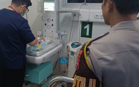 Warga Temukan Bayi di Depan Ruko Dekat Masjid Shiratul Jannah Sintang