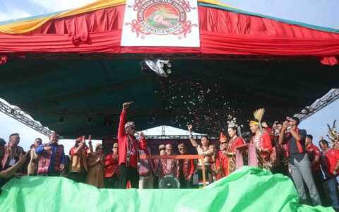 Lasarus Ajak Generasi Dayak Berani Bersaing, Jangan Terjebak “Katak dalam Tempurung
