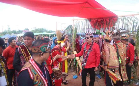Lasarus Hadiri Gawai Dayak Melawi ke-18, Ajak Masyarakat Jaga Budaya dan Kebersamaan