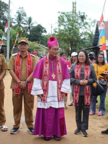 Camat Tempunak Hadiri Peresmian dan Pemberkatan Gua Maria Pengkal Merslung di Stasi Tembak