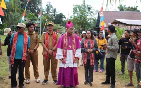 Camat Tempunak Hadiri Peresmian dan Pemberkatan Gua Maria Pengkal Merslung di Stasi Tembak