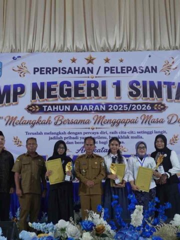 SMP Negeri 1 Sintang Dinilai Maju Lewat Digitalisasi dan Komitmen Antinarkoba
