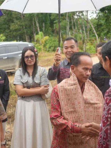 Hadiri Misa Perdana RP Anggelo Seltinus, Bupati Sintang Ajak Kaum Muda Berani Menjawab Panggilan Tuhan