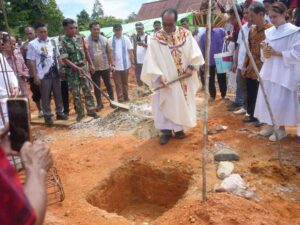 Bupati Sintang Dukung Pembangunan Gereja Baru untuk Umat Katolik Kemantan