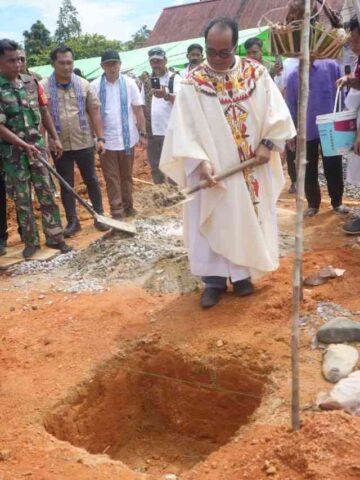 Bupati Sintang Dukung Pembangunan Gereja Baru untuk Umat Katolik Kemantan