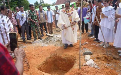 Bupati Sintang Dukung Pembangunan Gereja Baru untuk Umat Katolik Kemantan