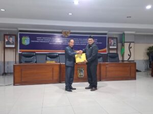 Yohanes Rumpak Pimpin Paripurna Pembahasan Perubahan Perda Pajak dan Retribusi Daerah