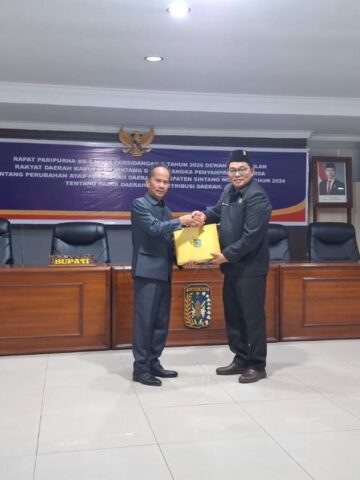 Yohanes Rumpak Pimpin Paripurna Pembahasan Perubahan Perda Pajak dan Retribusi Daerah