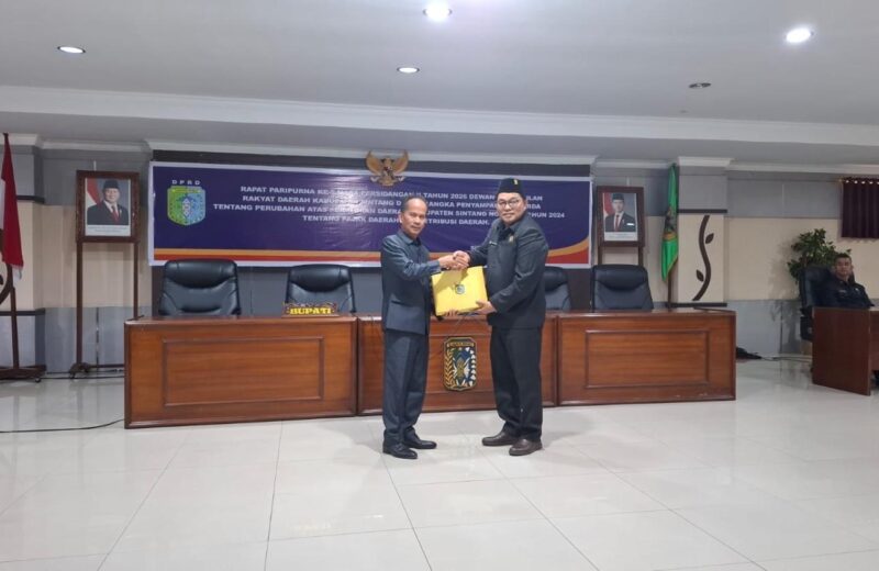 Yohanes Rumpak Pimpin Paripurna Pembahasan Perubahan Perda Pajak dan Retribusi Daerah